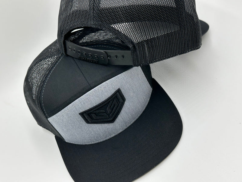 GS Crest 6 Panel Flatbill Snapback Hat - Heather / Black with Blackout logo